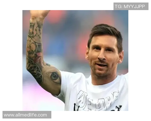 足球明星女神的后背纹身艺术展现独特魅力与个性风采